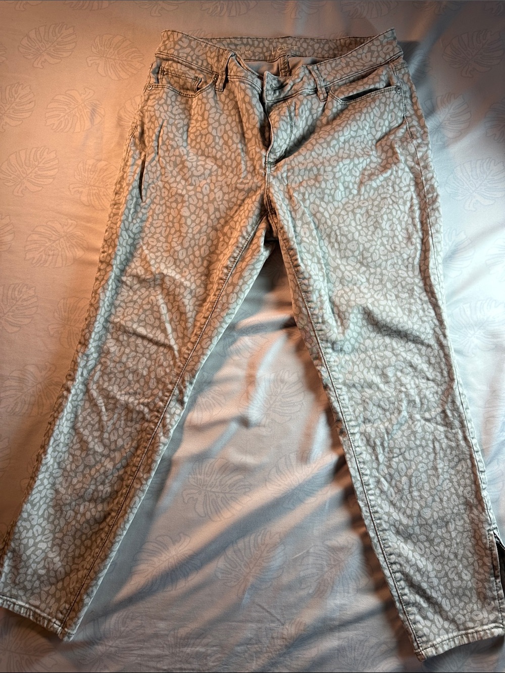 Leopard Print Skinny Jeans in Light Gray